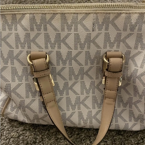 GENTLY USED MICHAEL KORS SIGNATURE GRAYSON SATCHEL HANDBAG - Picture 2 of 8